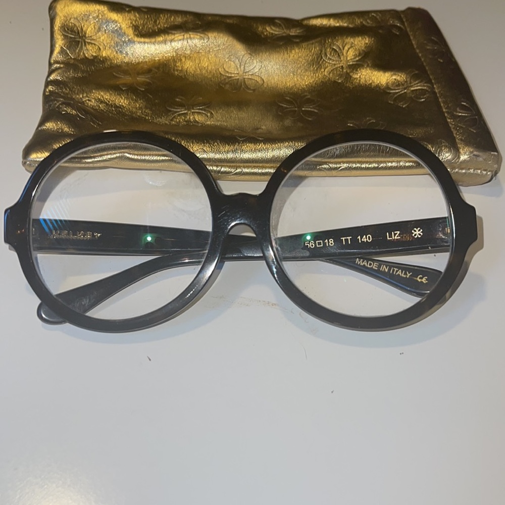 Reading glasses 🤓